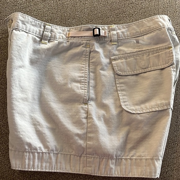 GAP Button Fly Shorts - Picture 3 of 7